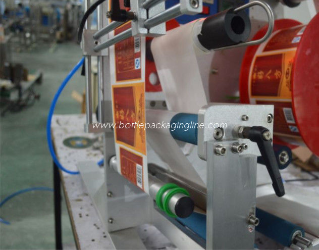 Professional Semi Automatic Bottle Labeler Round Bottle Label Applicator